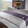 Boxspring se zabudovoanou televizí, detail televize