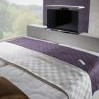 Detail předního čela boxspringu s televizí