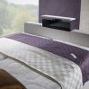 Boxspring se zabudovanou televizí, detail čela